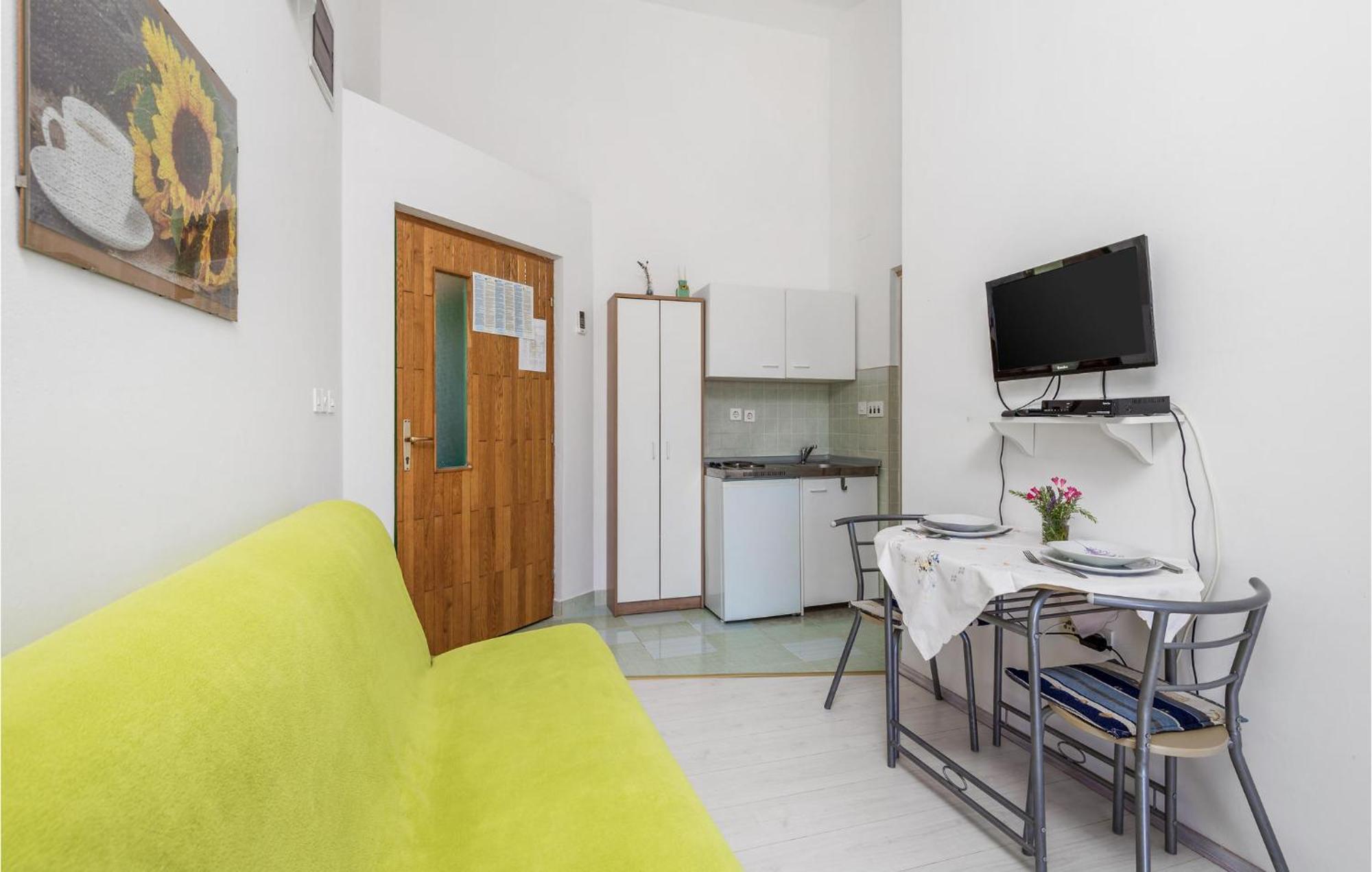 Beautiful Apartment In Potocnica With Wifi Borovici ภายนอก รูปภาพ